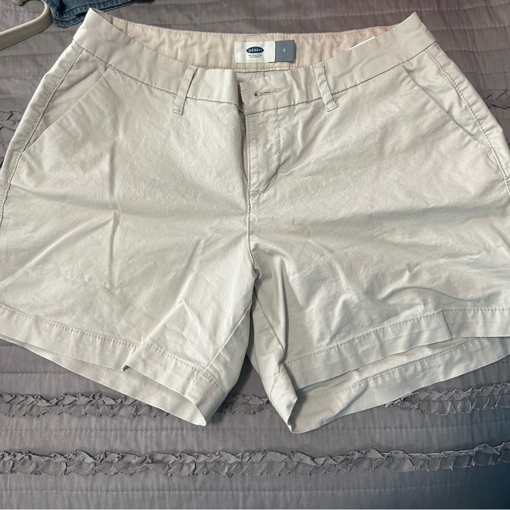 Old Navy 5” Khaki shorts